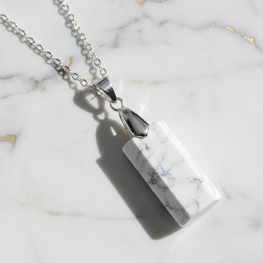Howlit Halskette - Geschliffener Anhänger CrystalScents