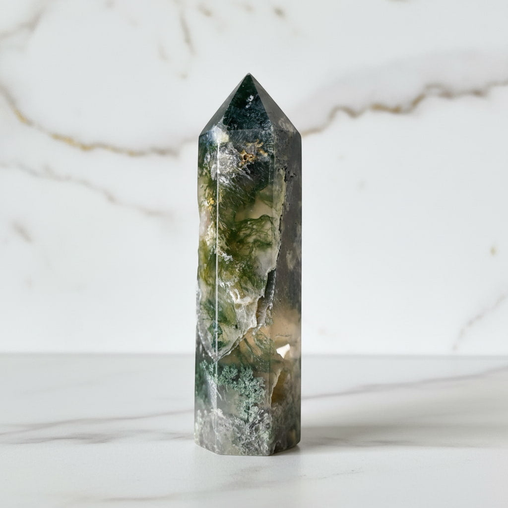 Moosachat Obelisk – Ruhe & Stärke