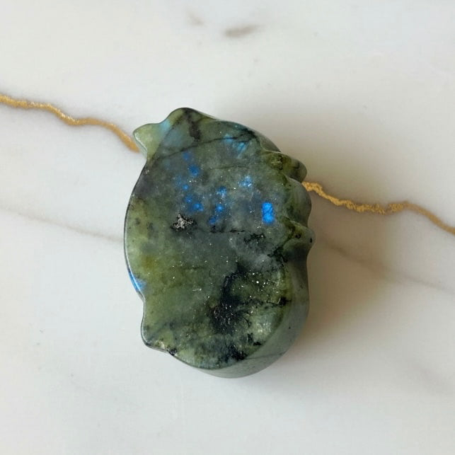 Labradorit Delfin – Schillernde Naturfigur