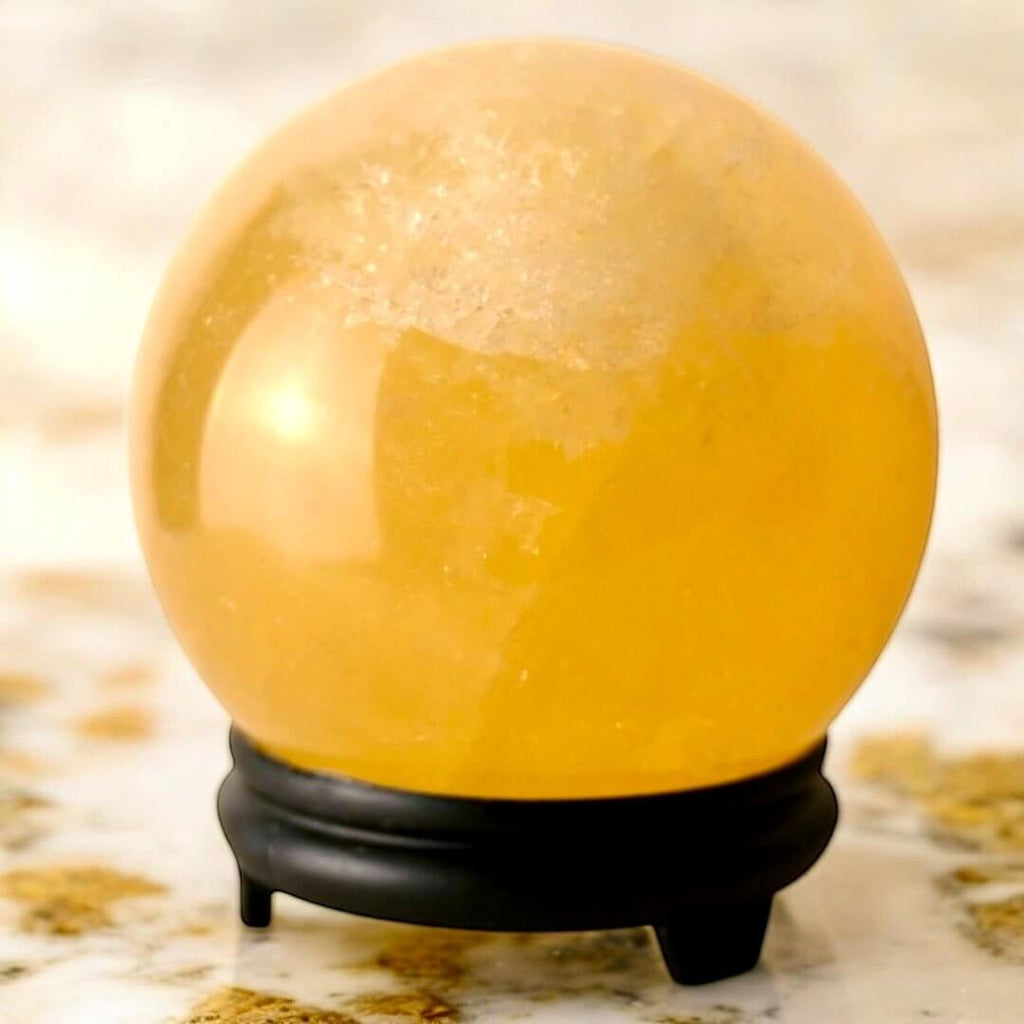 Leuchtende Orange-Calcit Kugel – polierter Begleiter für Motivation