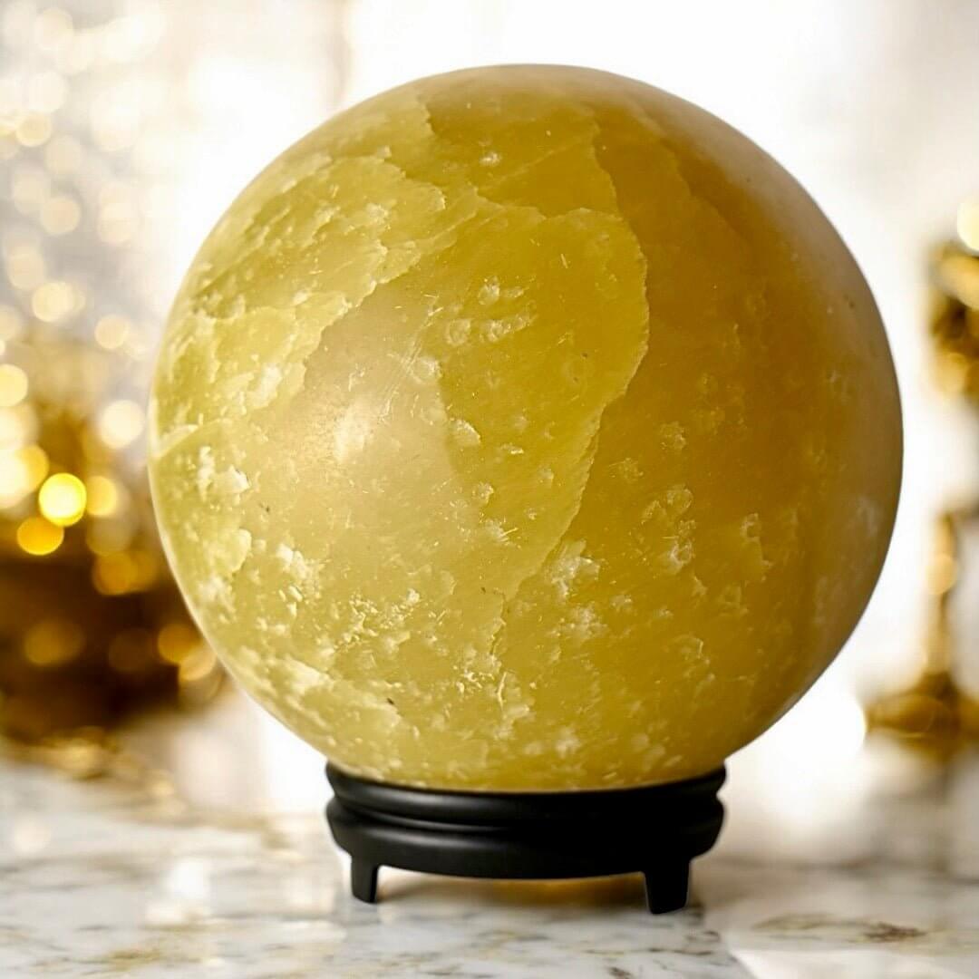 Strahlend gelbe Zitronen Calcit Kugel – Energiequelle für Klarheit und Vitalität