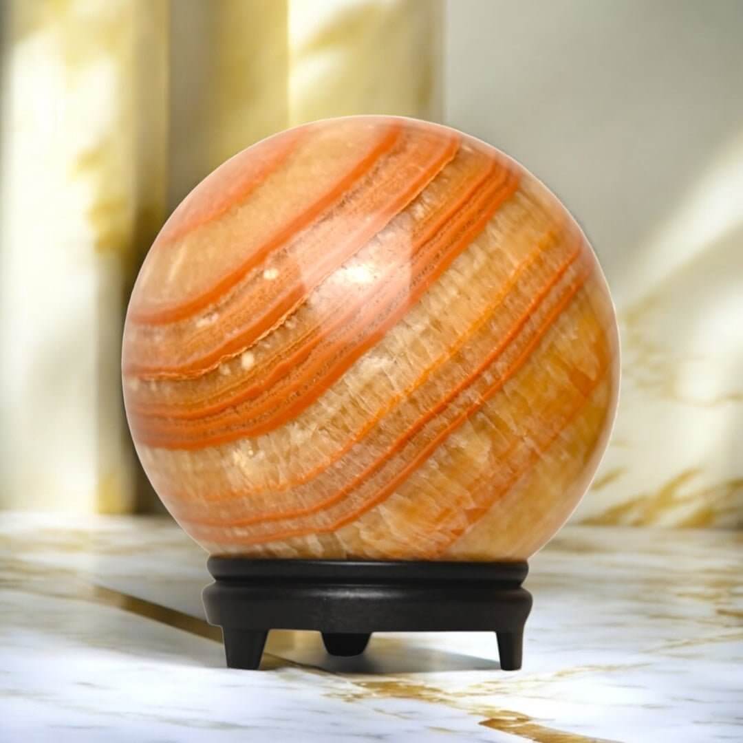 Große leuchtende Calcit Kugel in Orange – Großes Sammlerstück voller positiver Schwingung