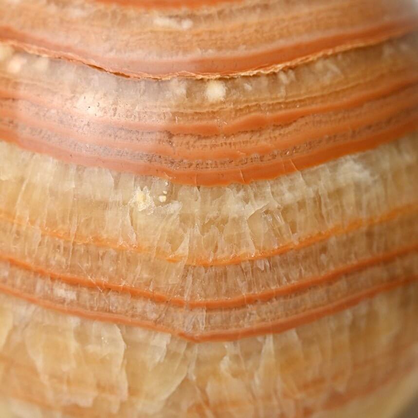 Große leuchtende Calcit Kugel in Orange – Großes Sammlerstück voller positiver Schwingung