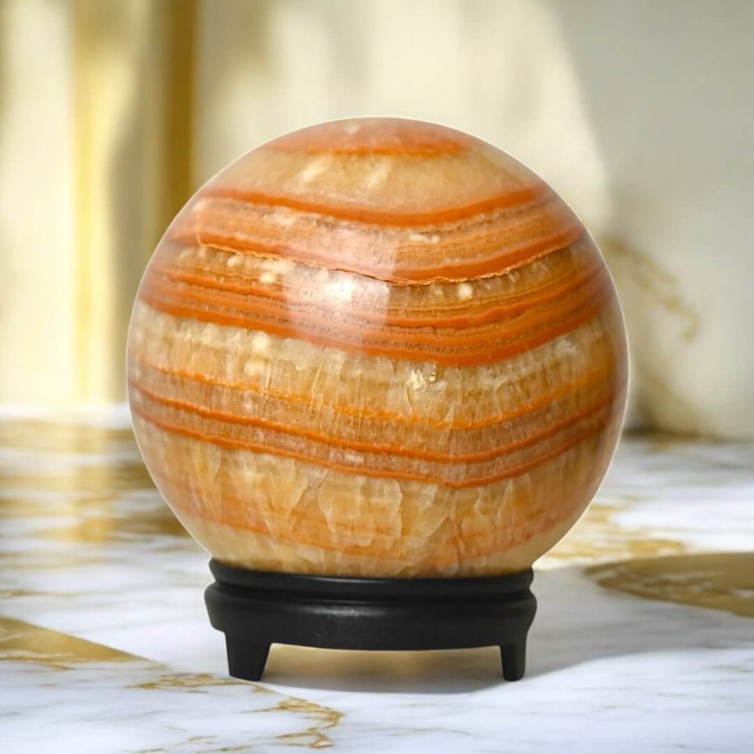 Große leuchtende Calcit Kugel in Orange – Großes Sammlerstück voller positiver Schwingung