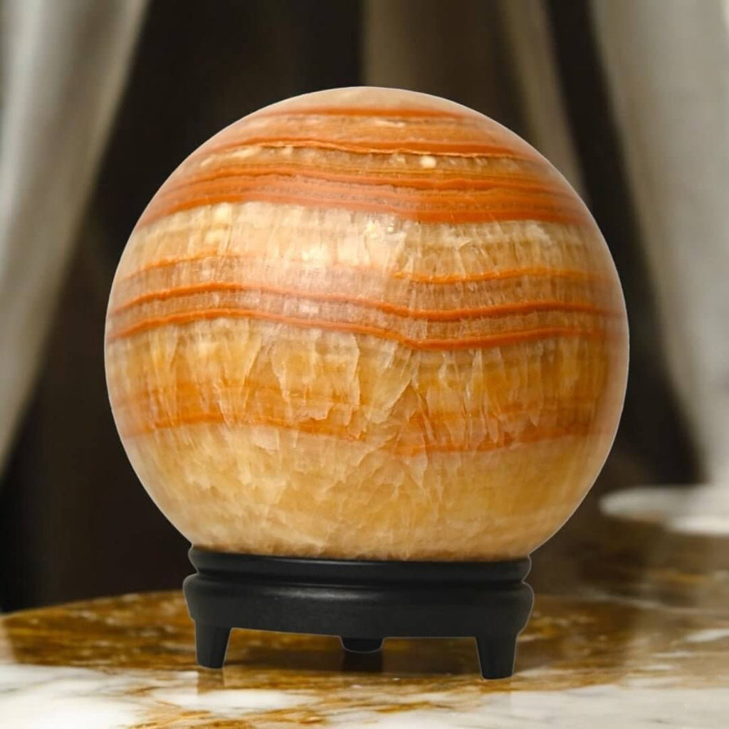 Große leuchtende Calcit Kugel in Orange – Großes Sammlerstück voller positiver Schwingung