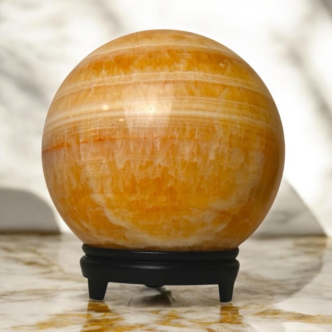 Große Orange Calcit Kugel – Harmonisches Dekorstück mit kraftvoller Ausstrahlung