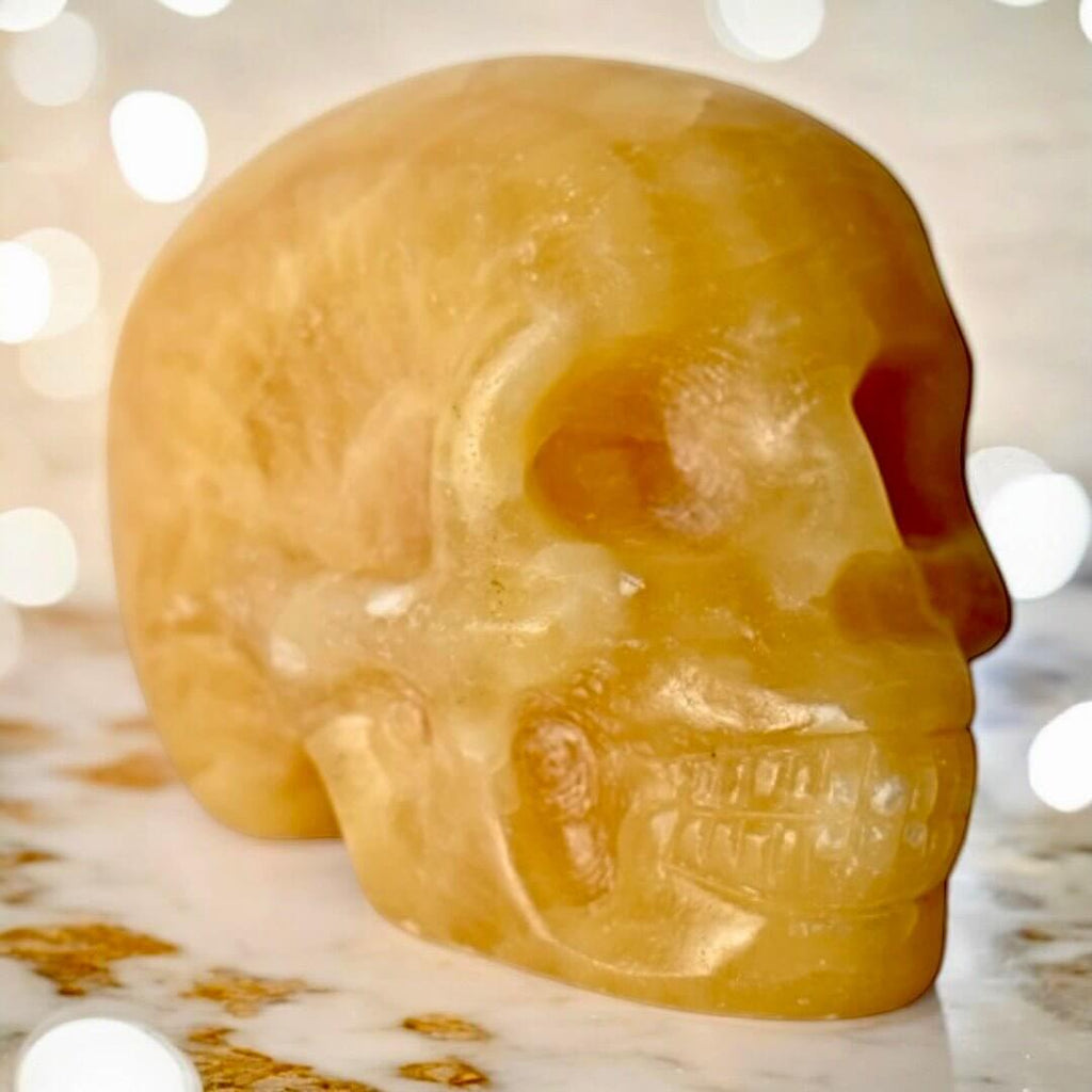 Oranger Calcit-Schädel – Kraftvolles Kristallobjekt für dekorative Akzente
