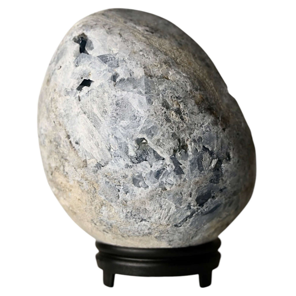 Strahlend blaues Celestit-Cluster Ei – vereint Schönheit mit sanfter Energie