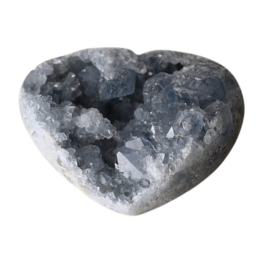 Himmelblaues Celestit-Cluster Herz – ein Symbol für Liebe und spirituelle Verbundenheit