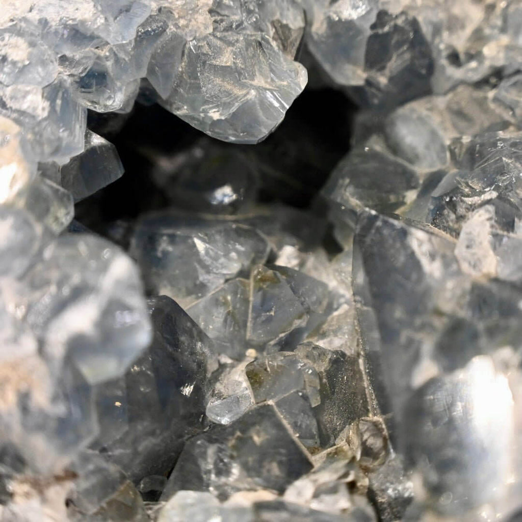 Celestit Kristall-Cluster in Herzform – zartes Himmelblau für innere Ruhe und Geborgenheit