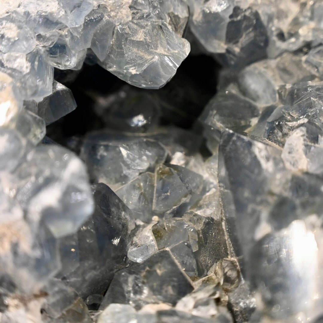 Celestit Kristall-Cluster in Herzform – zartes Himmelblau für innere Ruhe und Geborgenheit