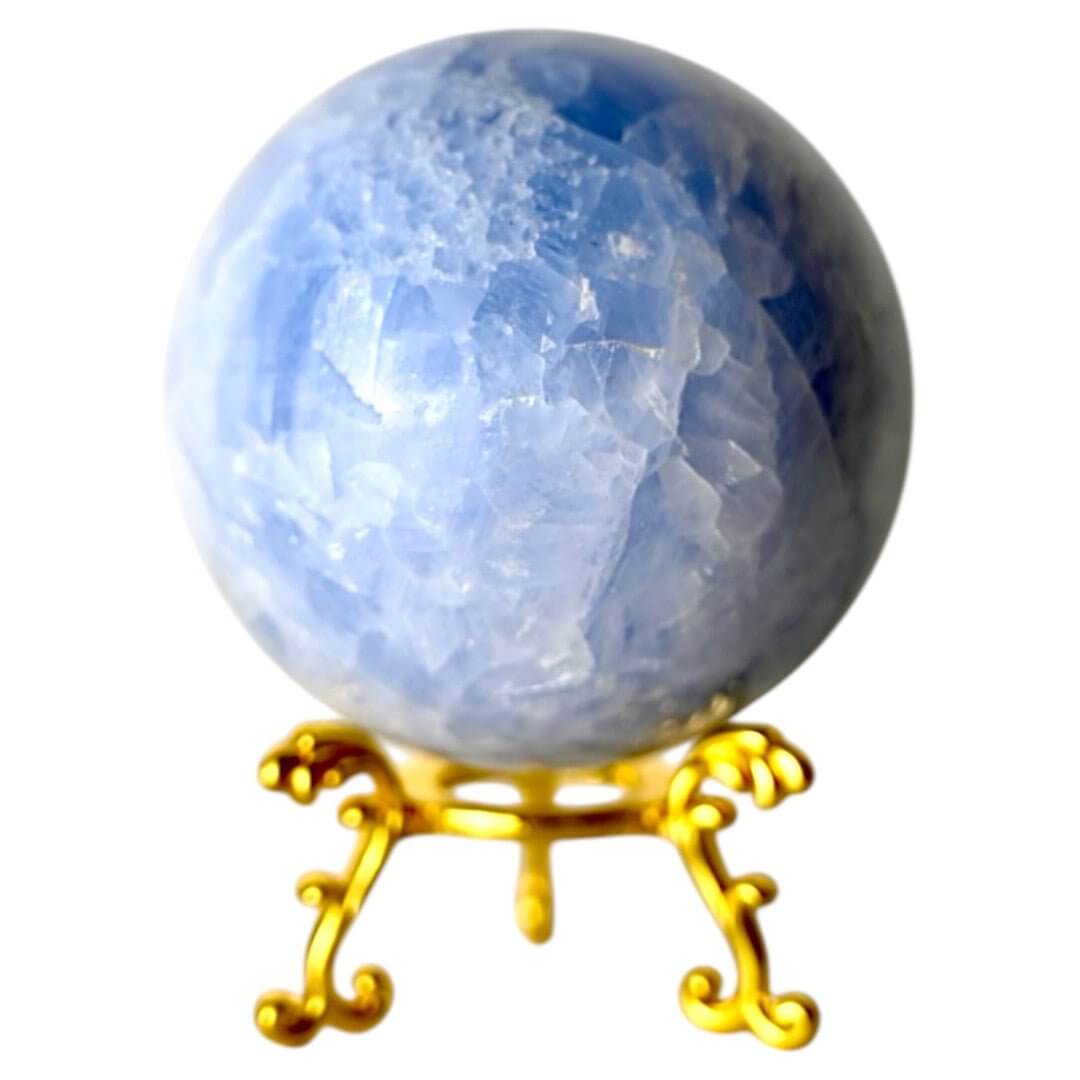 Himmelblaue Celestit Kugel – sanfte Energie für Ruhe und Ausgeglichenheit