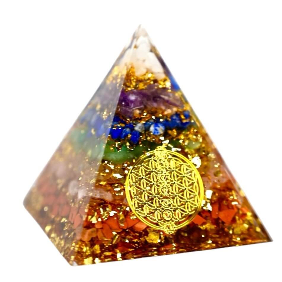 Chakra Pyramide mit weißer Spitze