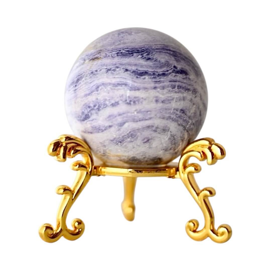 Charoit Kugel – kraftvolles Edelsteinobjekt für Transformation und innere Ruhe