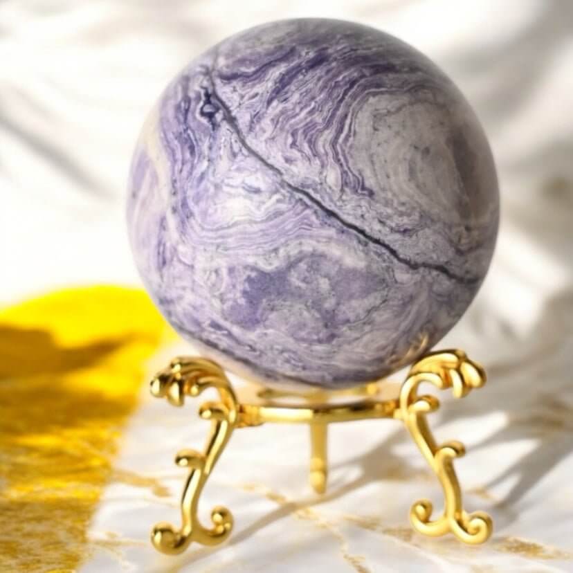 Kugel aus Charoit – Ausdrucksstarkes Naturstück für Balance und Schutz