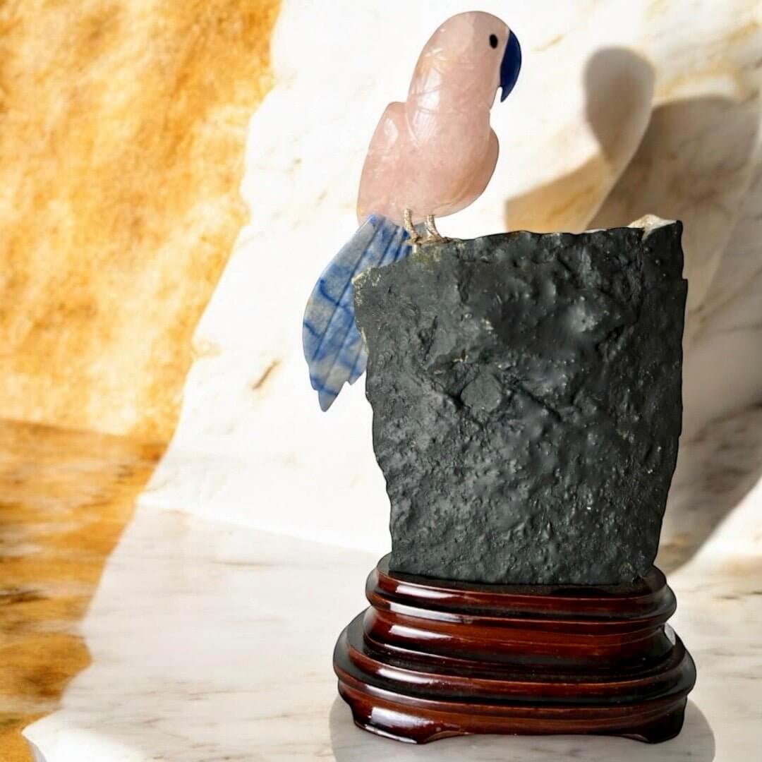 Edelstein-Vogel auf Citrin – Liebevoll gestaltetes Kristallstück für stilvolle Dekoration