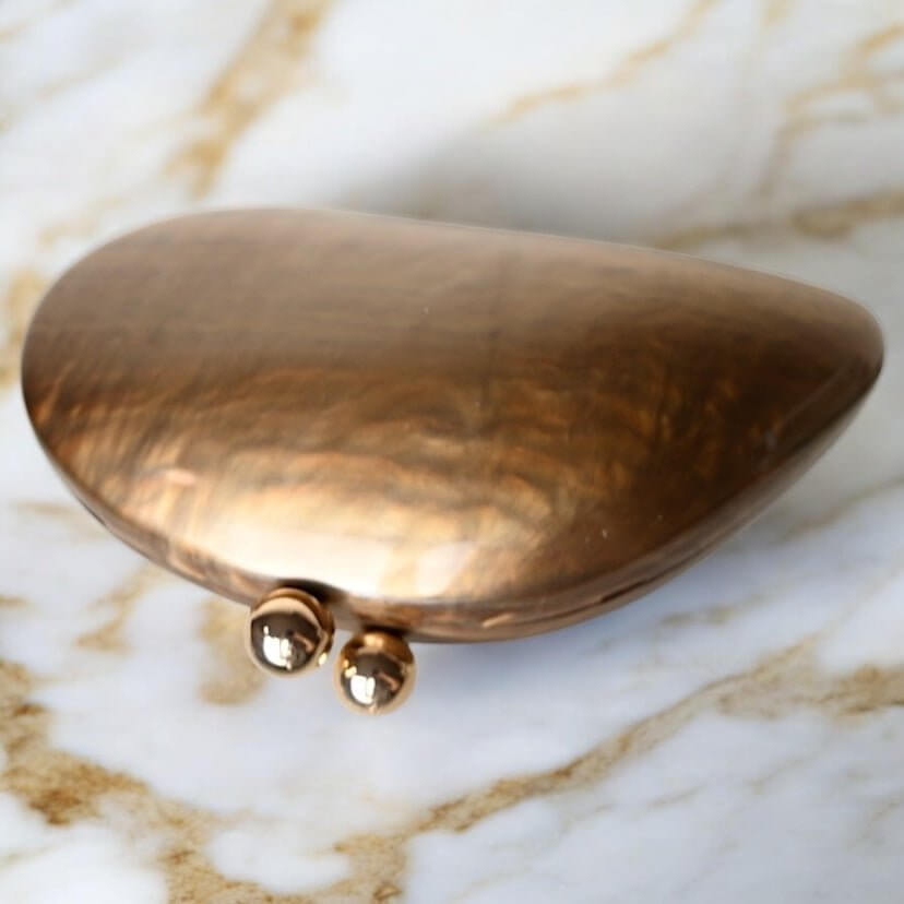 Elegante Perlmutt Clutch in Braun – schimmerndes Highlight für festliche Looks