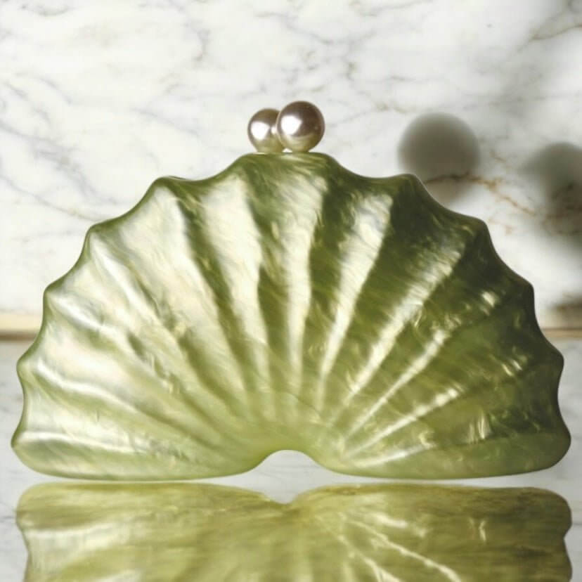 Zauberhafte Perlmutt-Clutch in Grün – elegantes Accessoire für besondere Anlässe