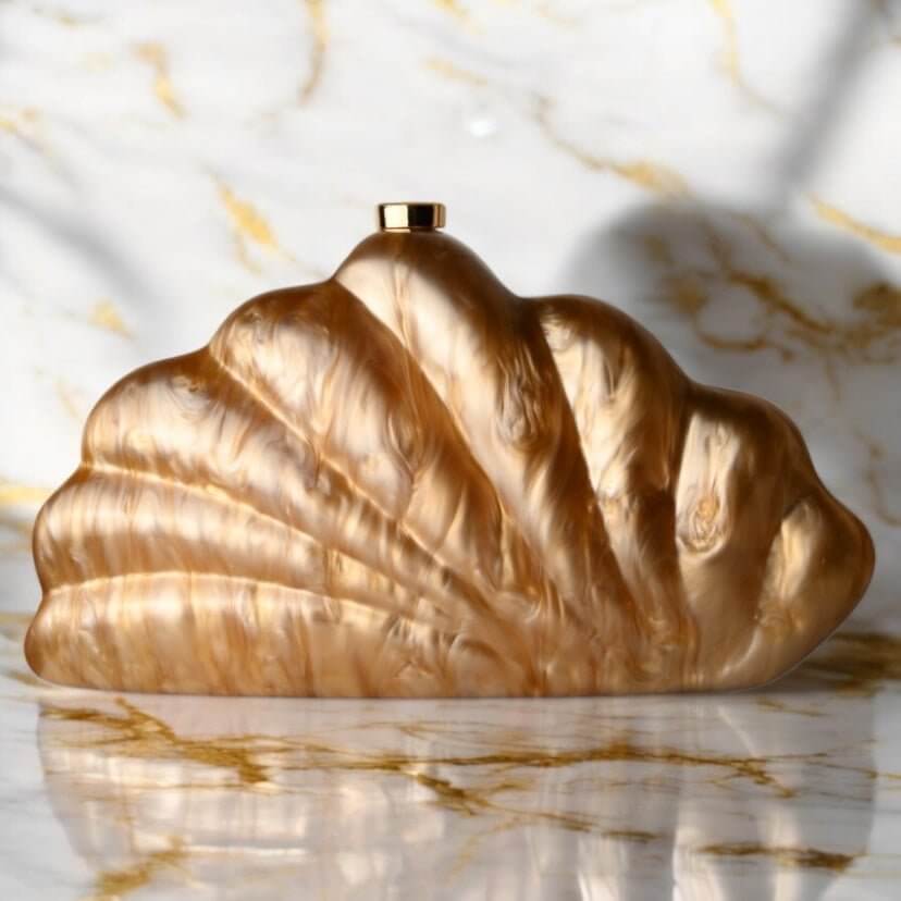 Schimmernde Perlmutt Clutch in Bronze – edle Tasche mit zartem Glanz