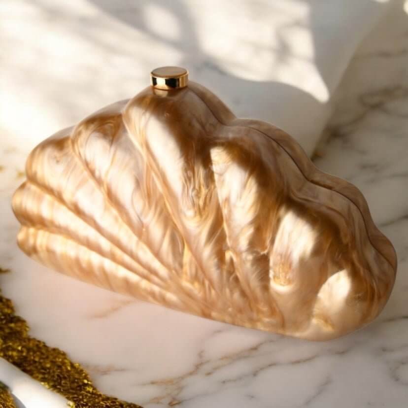 Schimmernde Perlmutt Clutch in Bronze – edle Tasche mit zartem Glanz