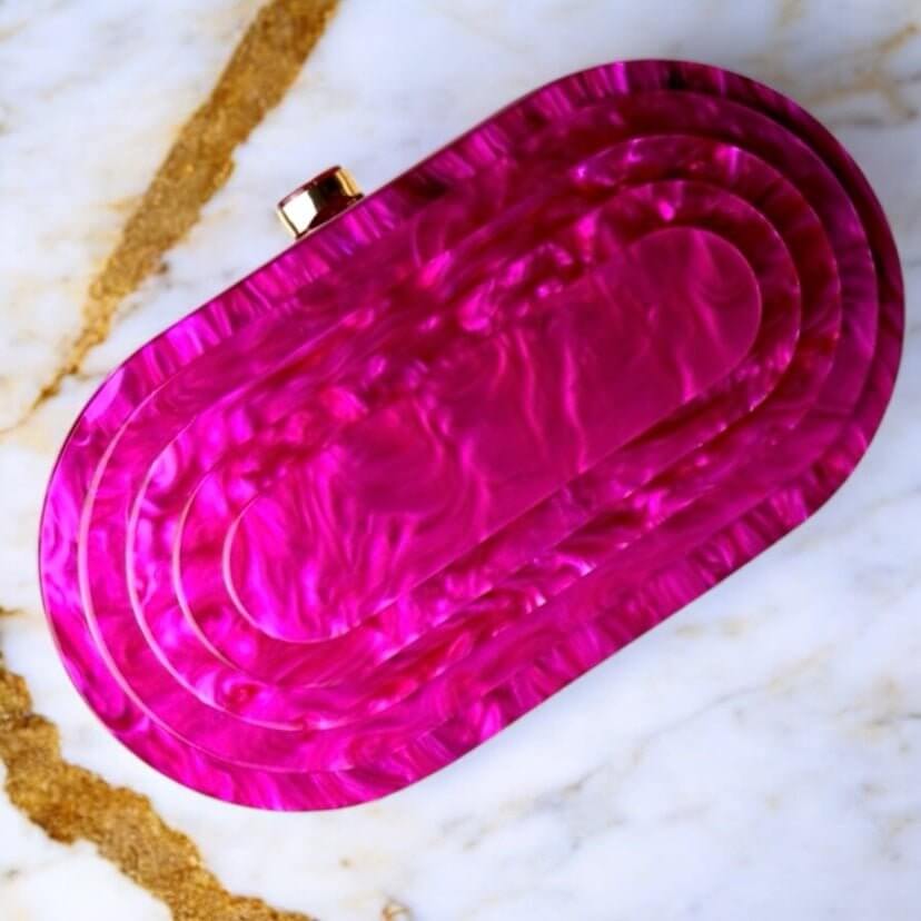 Pinke Perlmutt-Clutch – strahlender Farbakzent