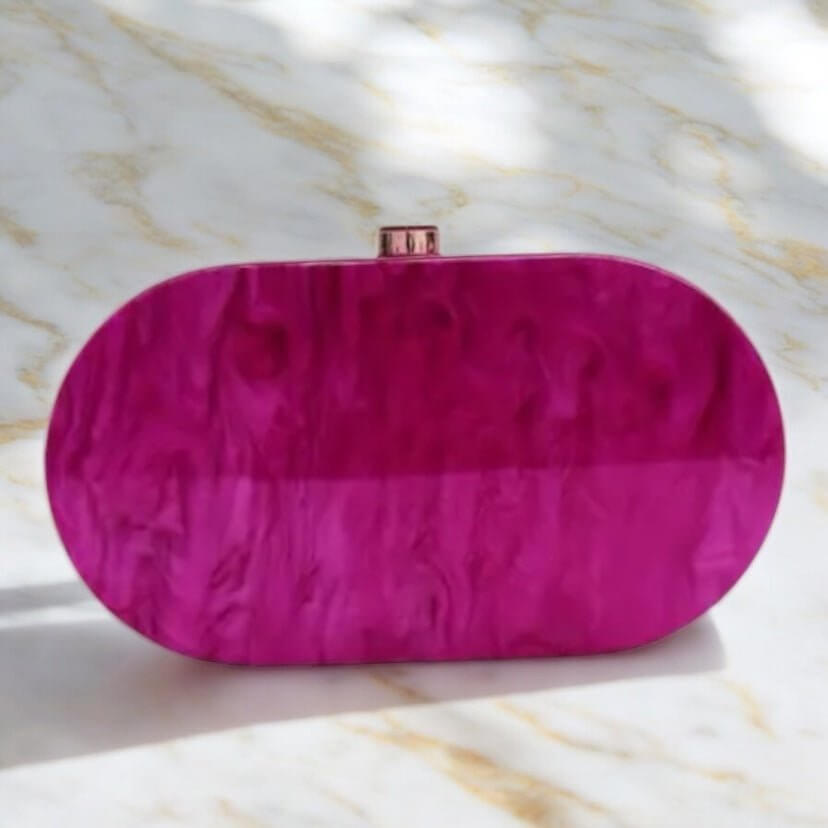 Pinke Perlmutt-Clutch – strahlender Farbakzent