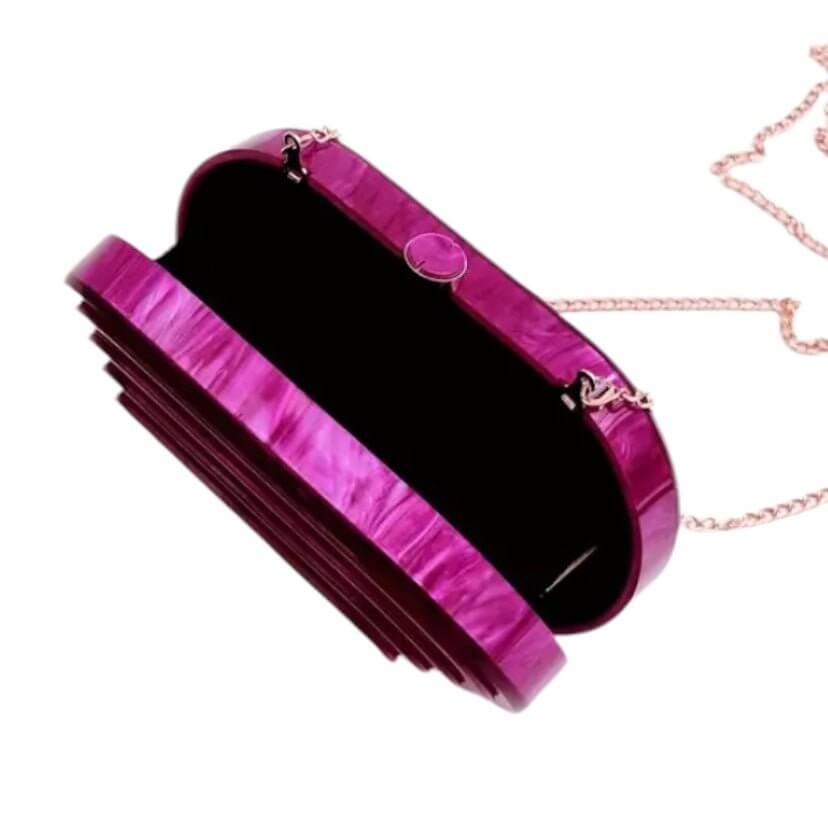 Pinke Perlmutt-Clutch – strahlender Farbakzent