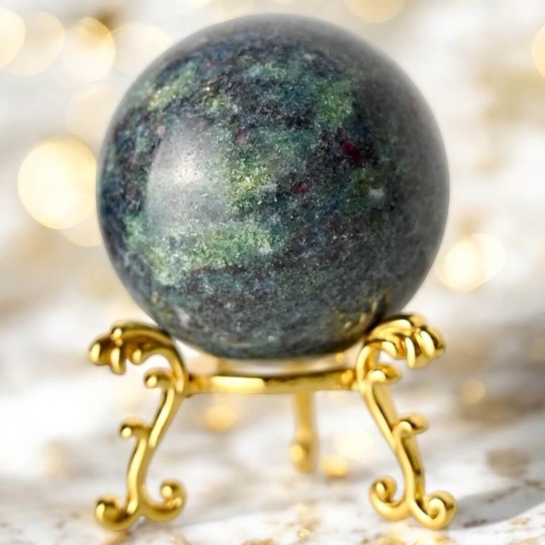 Cyanit Kugel – kraftvolles Edelsteinobjekt für Klarheit und innere Balance