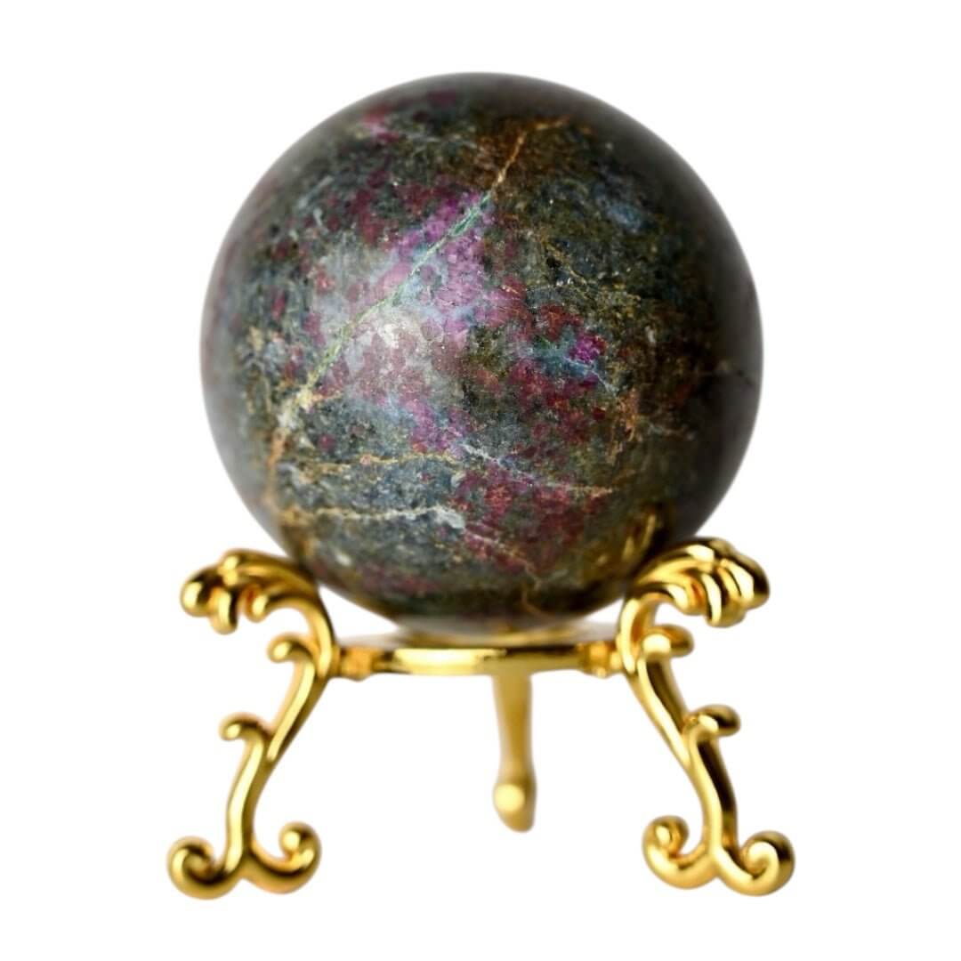 Polierte Kugel aus Cyanit – harmonisches Highlight für Raum und Meditation