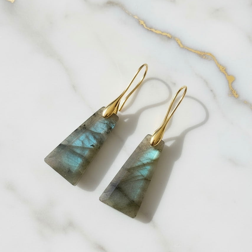 Labradorit Ohrringe – Kristallschmuckstücke mit Farbspiel CrystalScents