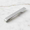 Krawattenklammer Wellenform gemustert in klassischem Silber CrystalScents