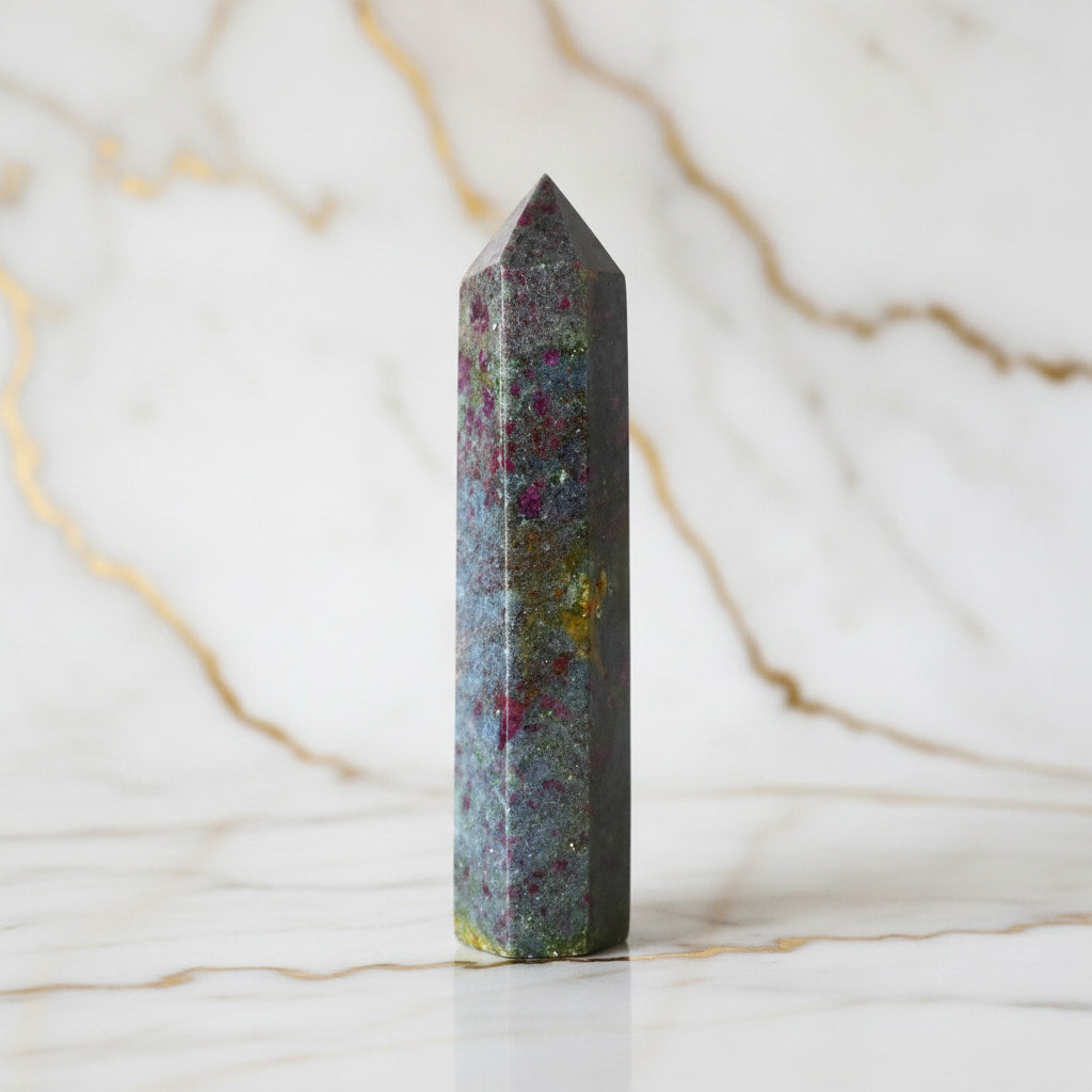 Cyanit Obelisk – Harmonie & Konzentration JETZT sichern CrystalScents