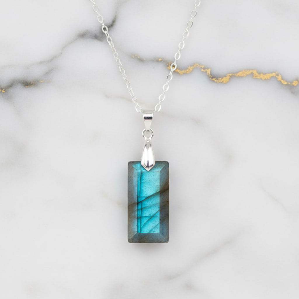 Labradorit Halskette - Geschliffener Anhänger