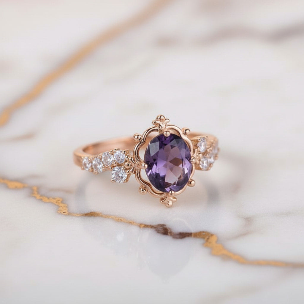 Ring Gold – Stilvolles Accessoire mit lila Akzent CrystalScents