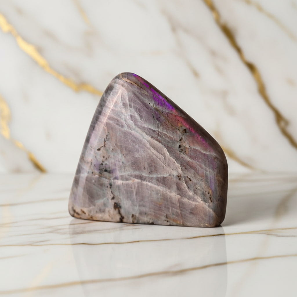 Labradorit Sunset Freiform – Mystisches Farbenspektakel CrystalScents