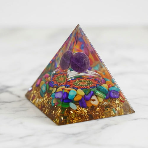 Orgonit Pyramide – Bunte Muschelschalen CrystalScents
