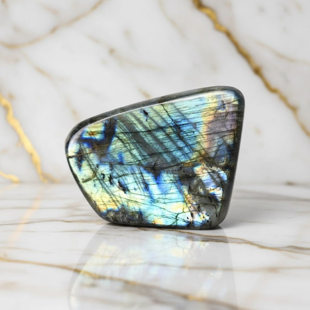 Labradorit Freiform - Goldener & grüner Schimmer CrystalScents
