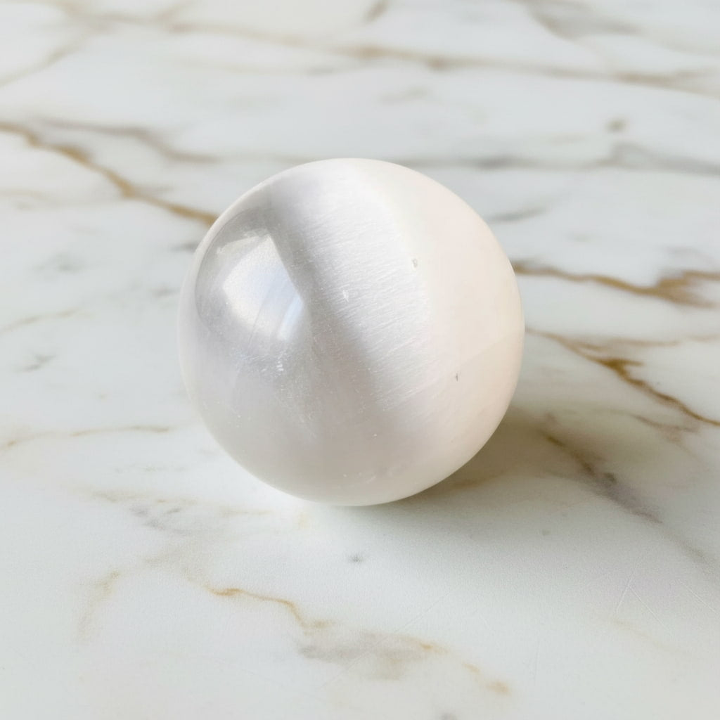 Selenit Kugel – Klarheit und innere Ruhe JETZT sichern CrystalScents