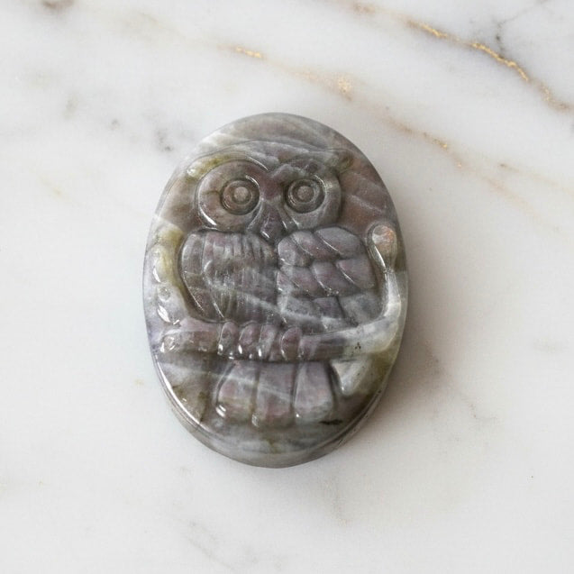 Labradorit Eule Sunset – Schillerndes Naturjuwel