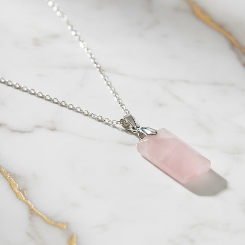 Rosenquarz Halskette - Geschliffener Anhänger