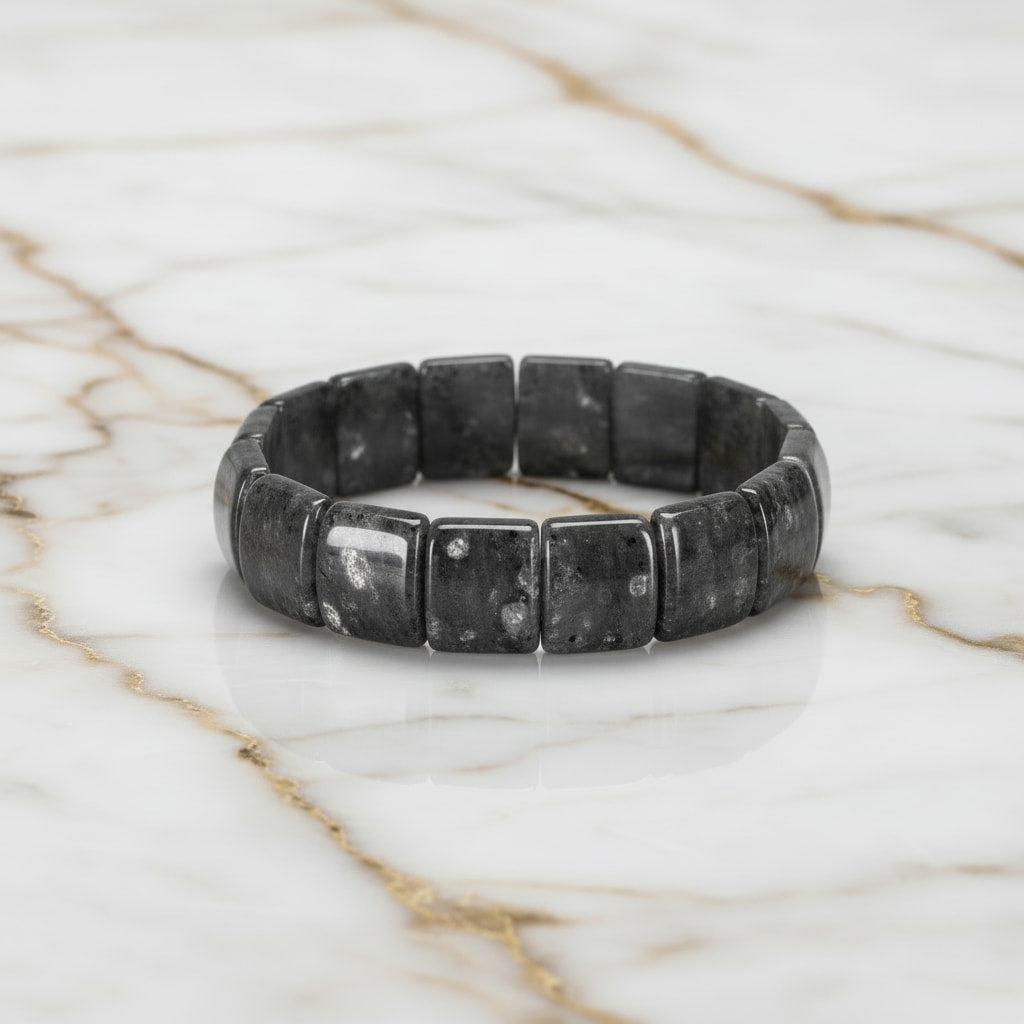 Larvikit Armband - Besondere Outfit-Akzente CrystalScents