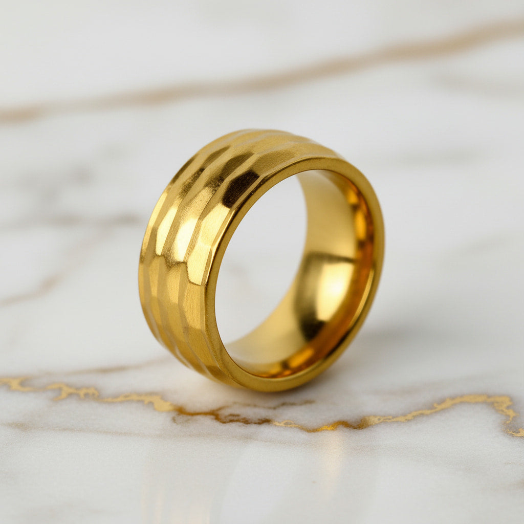 Ring mit Musterung – Goldenes Accessoire CrystalScents
