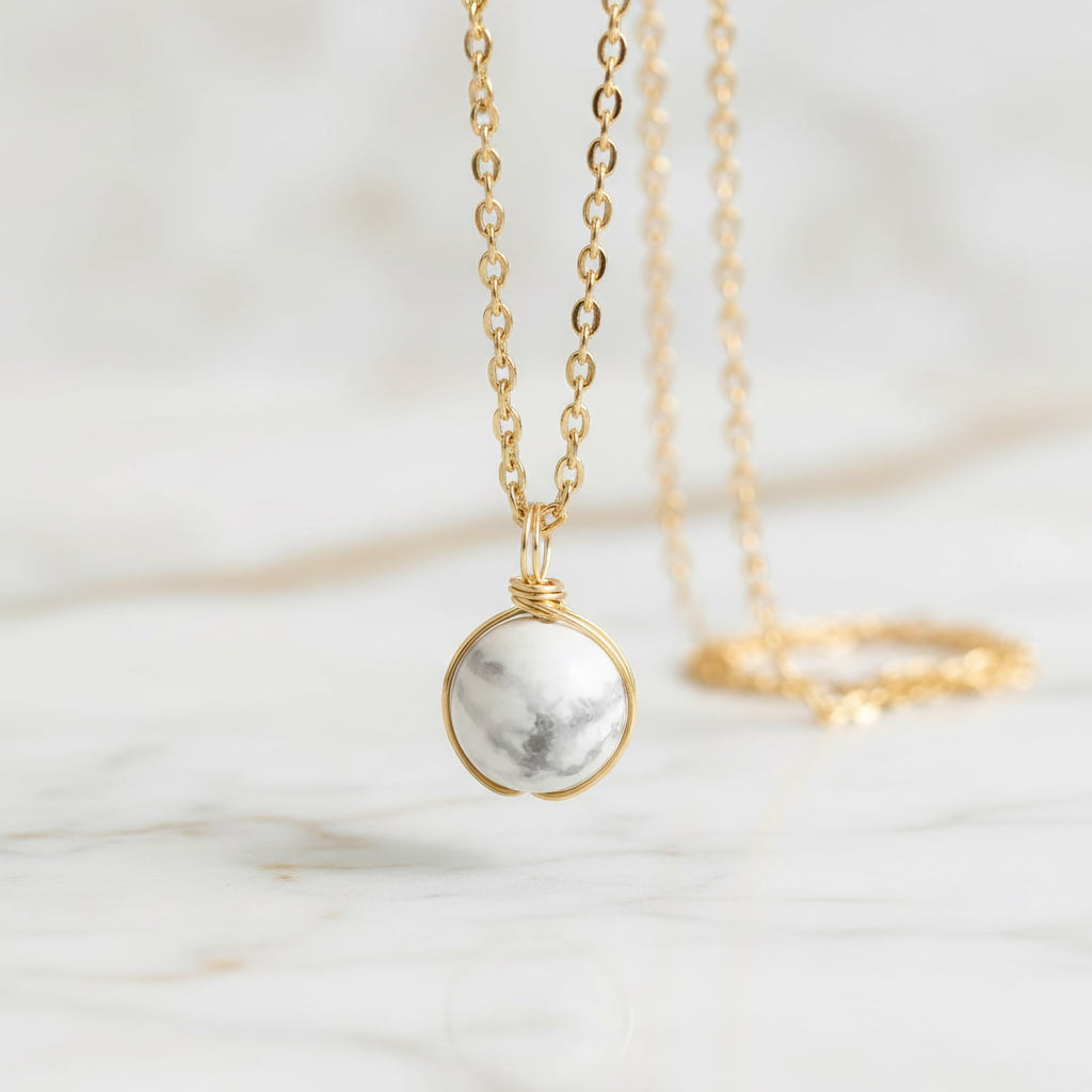 Howlit Halskette – Goldene Kette mit Kugel für Ruhe & Harmonie CrystalScents