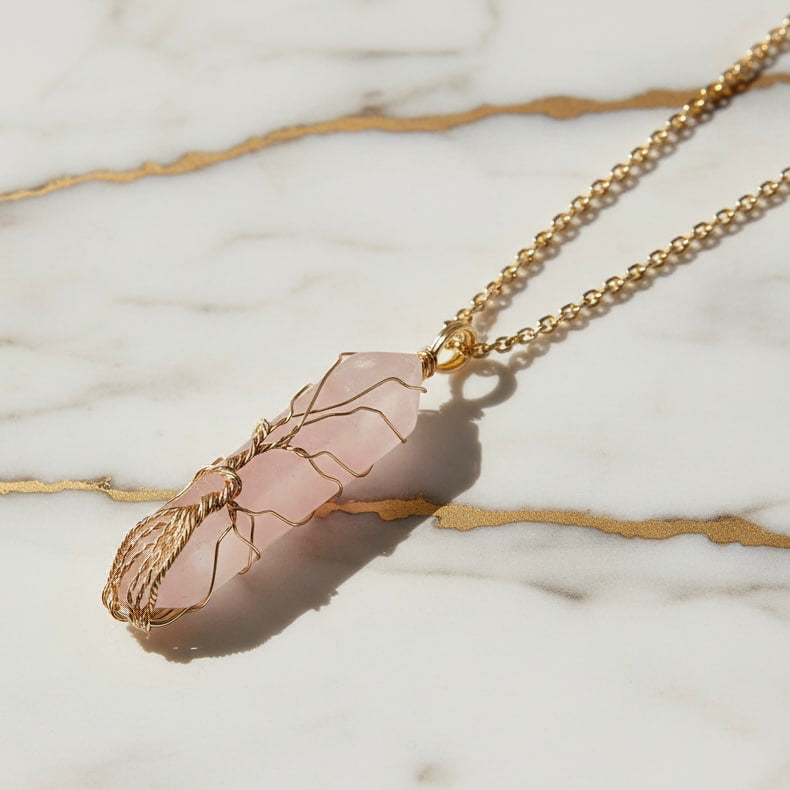 Rosenquarz Halskette - Goldverzierter Doppelender CrystalScents