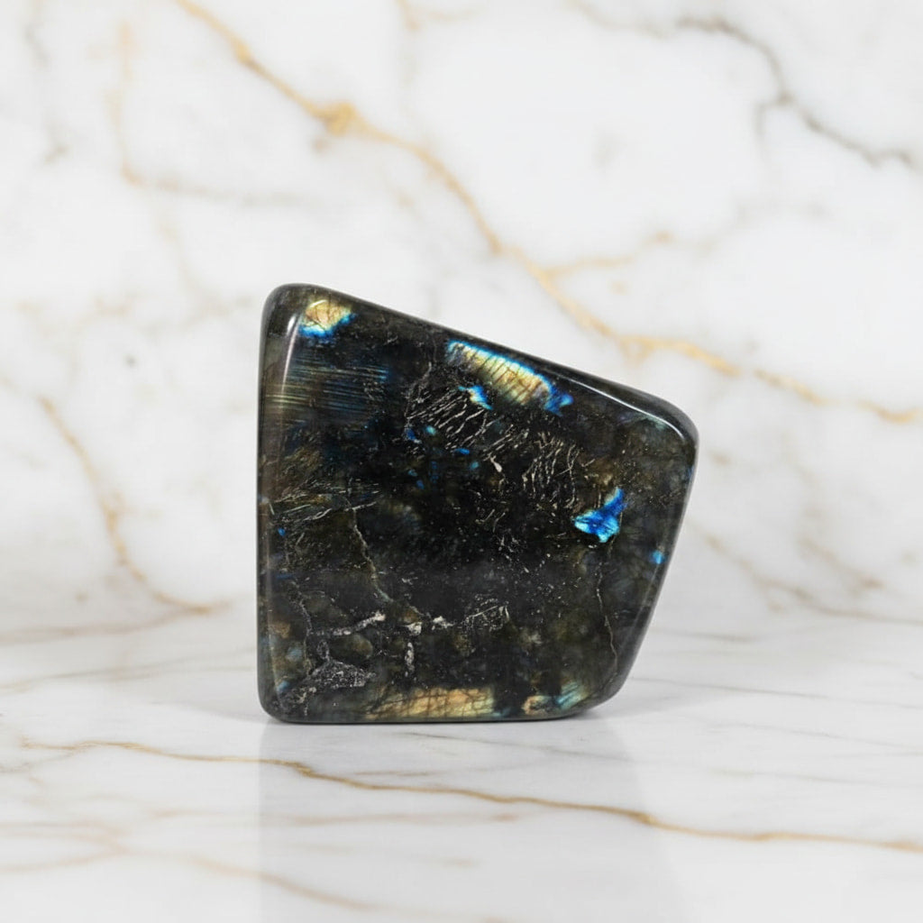 Labradorit Freiform – Kristallobjekt mit einzigartigem Muster CrystalScents