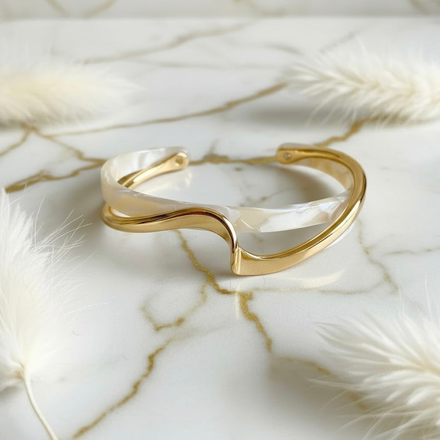 Armband - Wellenform mit Kunstperle in Weiß & Gold CrystalScents