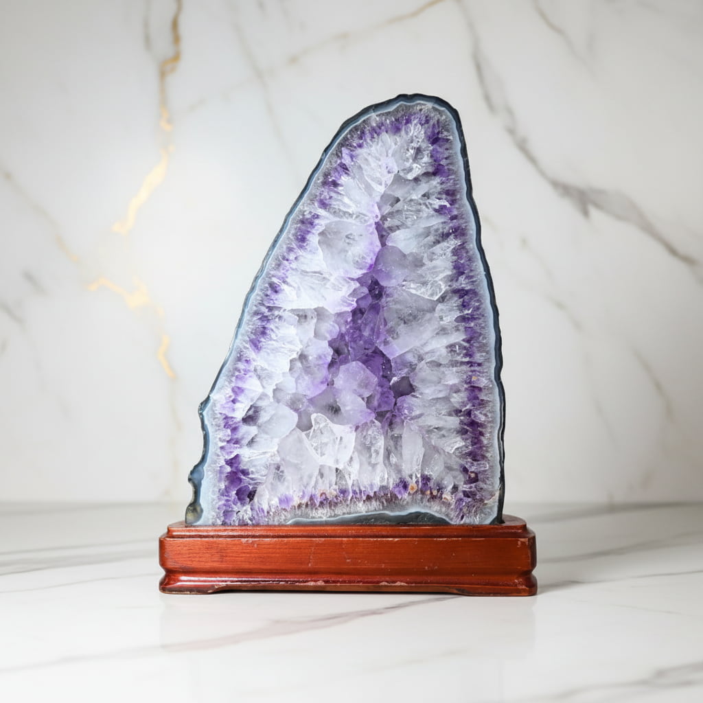 Sehr große Amethystdruse auf Podest – Erdung & Schönheit CrystalScents