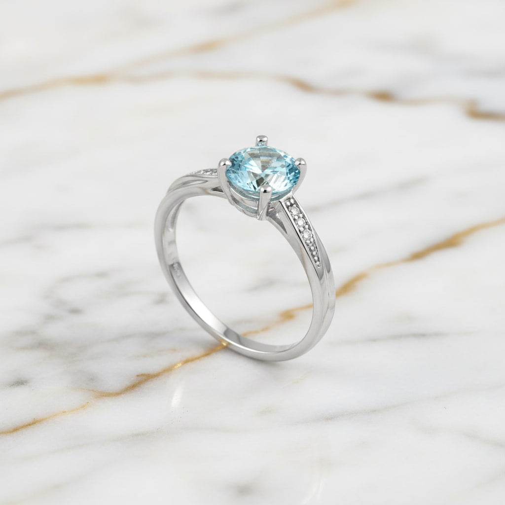 Himmelblauer Topas Ring – Elegant & Strahlend