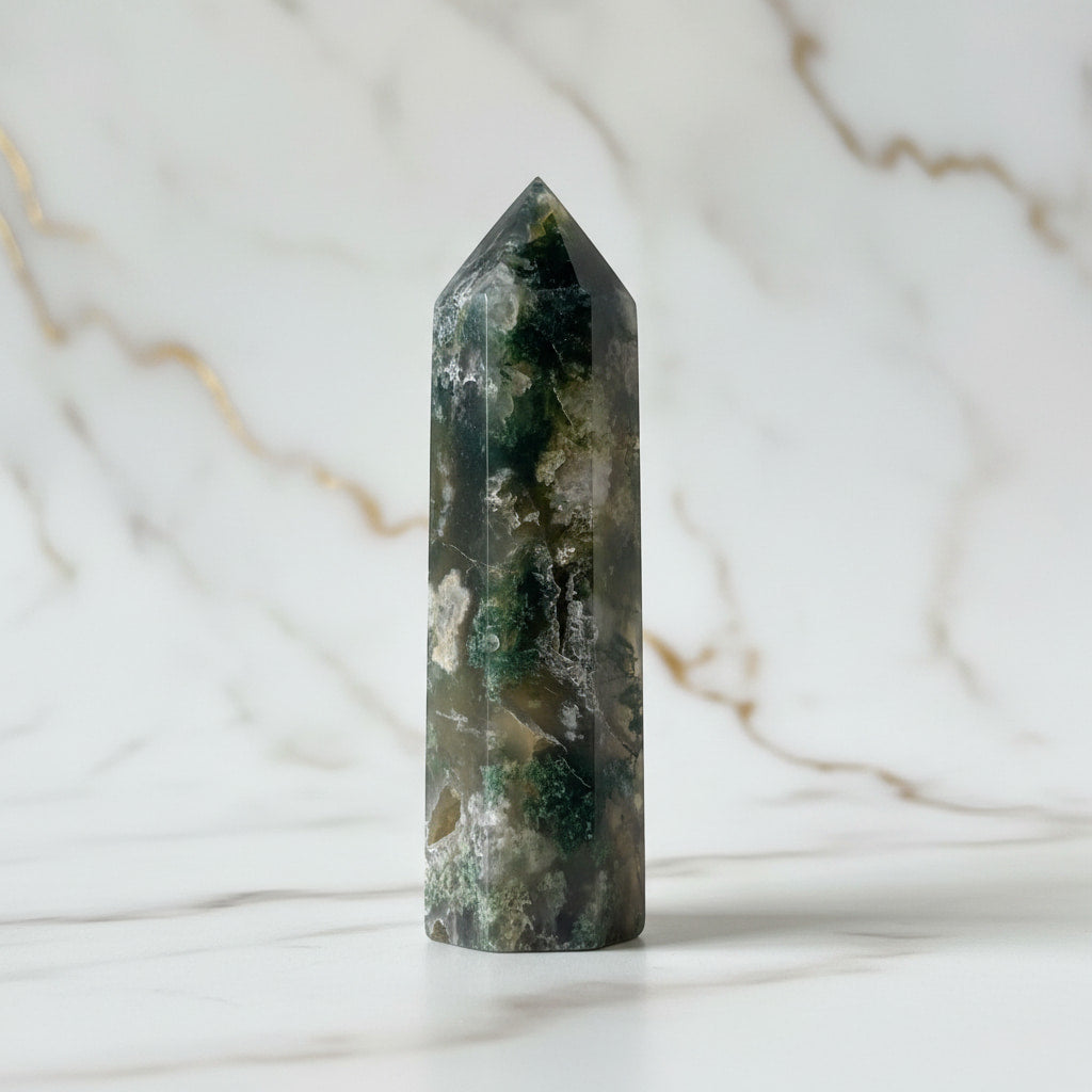 Moosachat Obelisk – Ruhe & Stärke