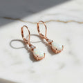 Opal Ohrringe Roségold – Licht & Leichtigkeit CrystalScents